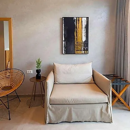 Petalo Aparthotel 4*